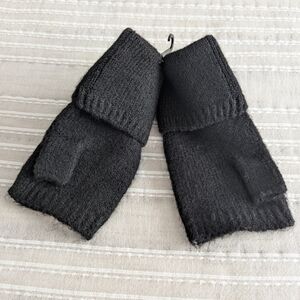Ladies Black Knit Women's Fingerless Gloves. NWT